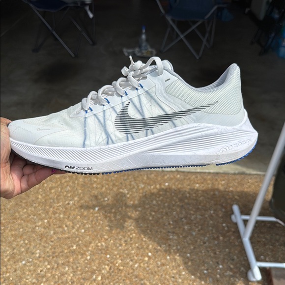 Nike White Black Athletic Shoes Sleek Design - Picture 3 of 3